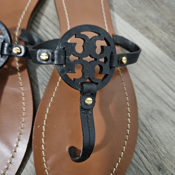 Tory Burch Mini Miller Leather Thong Sandals - Picture 2 of 5